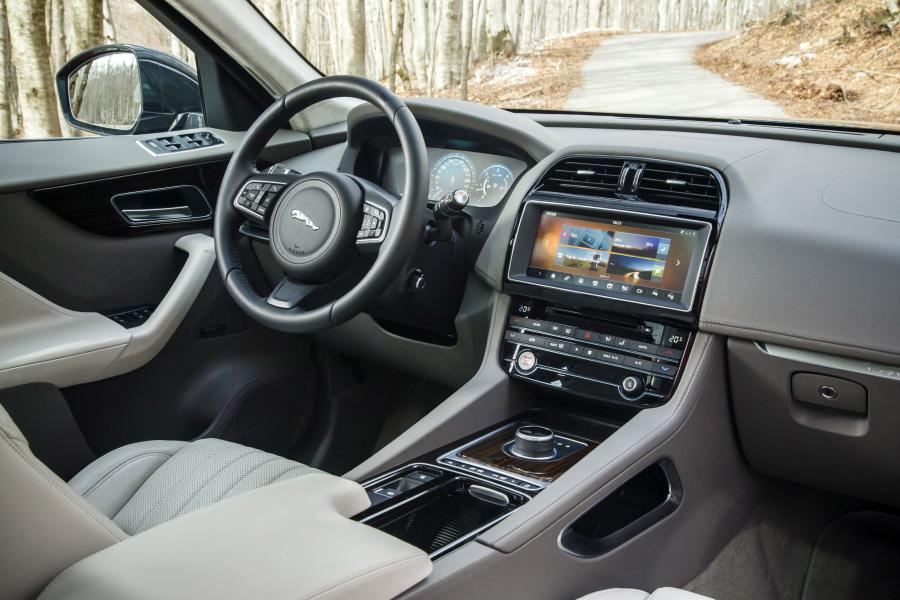  Jaguar F-Pace Portfolio 2016 года  (фото 29 из 31)